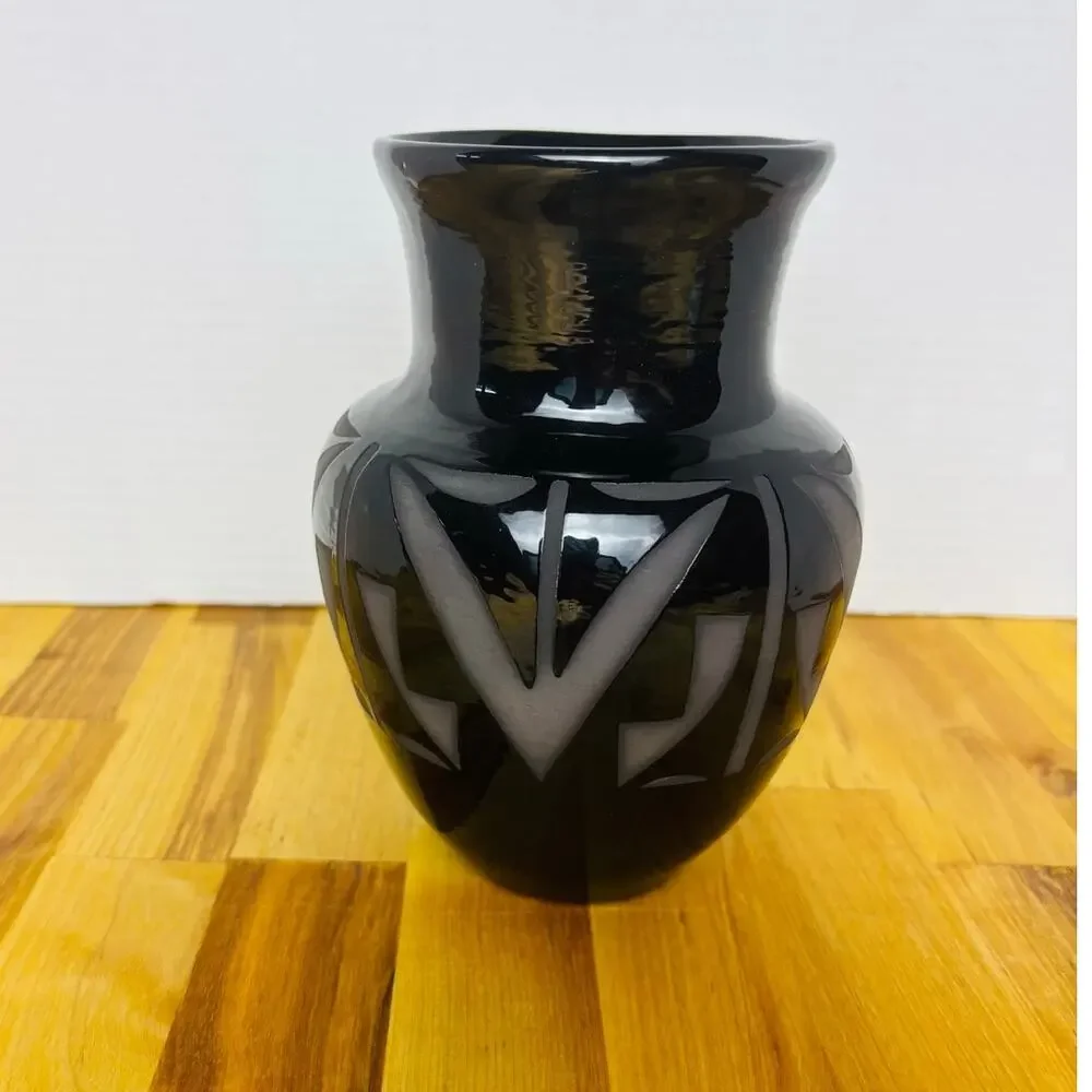 VTG R Diane Martinez Black Vase Handmade Native American Pottery Artist 1992